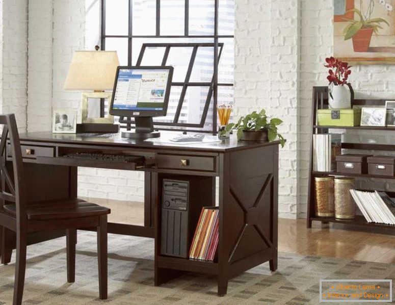 elegancki-domowy-biuro-z-drewnianym-ciemnym-biurkiem-krzesłami-10-nowoczesny-dom-biuro-projekty-pomysły