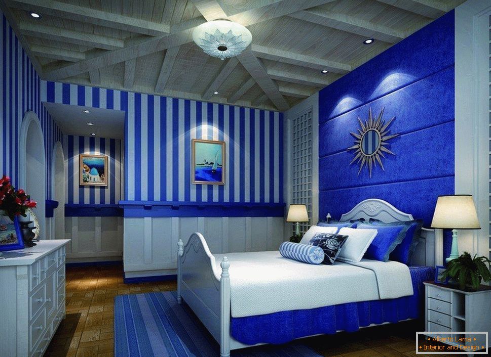 Białe i niebieskie wnętrze sypialni