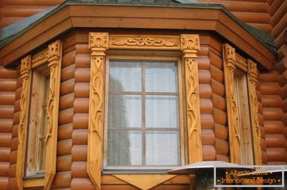 Rzeźbione listwy sufitowe do okien w drewnianym domu, fot. 14
