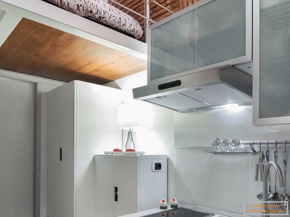 Wnętrze kuchni w siedmiometrowym mieszkaniu