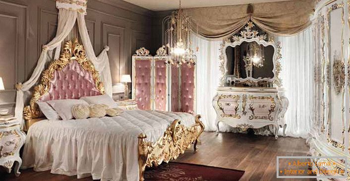 Sypialnia w stylu barokowym dla prawdziwej damy. Różowe detale w projekcie sprawiają, że wnętrze naprawdę