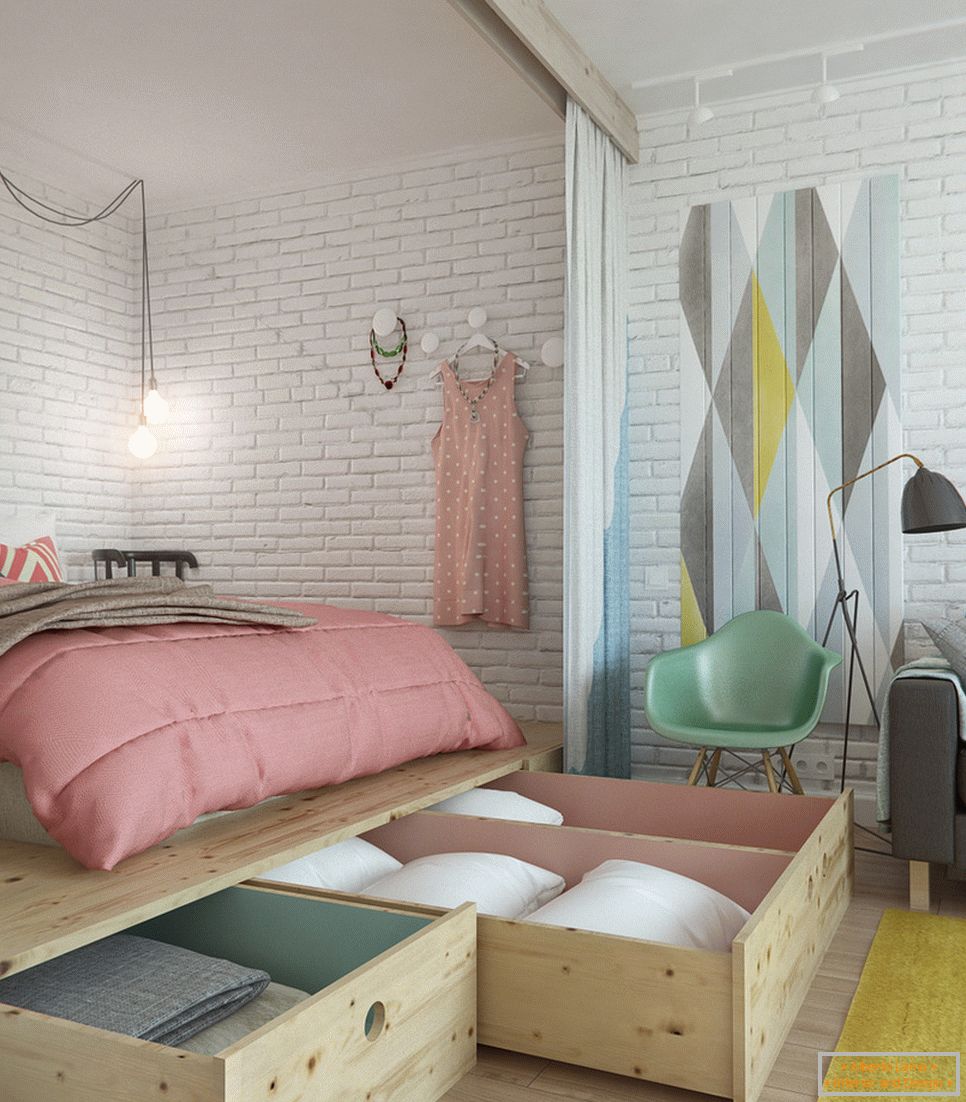 System przechowywania w sypialni designerskiego mieszkania na przedmieściach