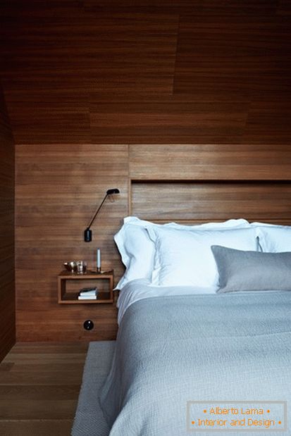 Drewniana dekoracja w sypialni