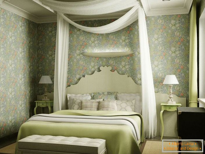 Niezwykłą cechą projektu sypialni była czasza wykonana z półprzezroczystej białej tkaniny nad łóżkiem. Lekki, romantyczny design idealnie pasuje do sypialni młodej pary.