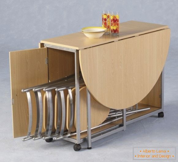 składany stół i krzesła