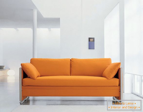 Miękka pomarańczowa sofa