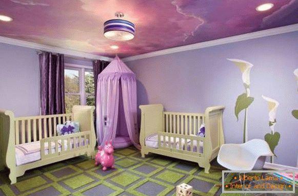 Fioletowy kolor we wnętrzu sypialni dziecka
