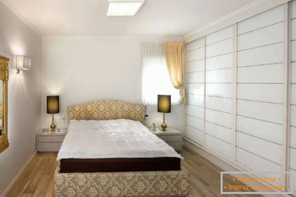 Biała szafa w sypialni - pomysły na zdjęcia z klasyki
