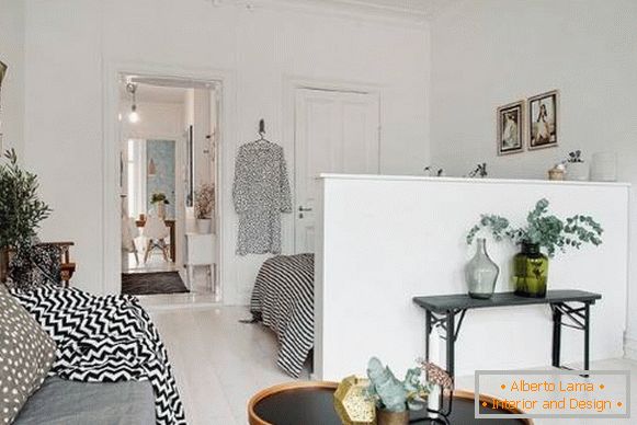 Partycja pomiędzy salonem i sypialnią w mieszkaniu w stylu skandynawskim