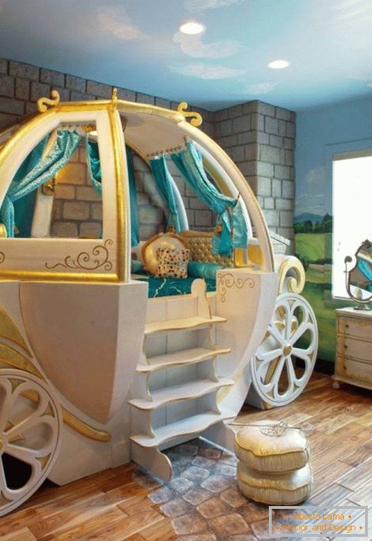 Łóżeczko dziecięce w formie autokaru