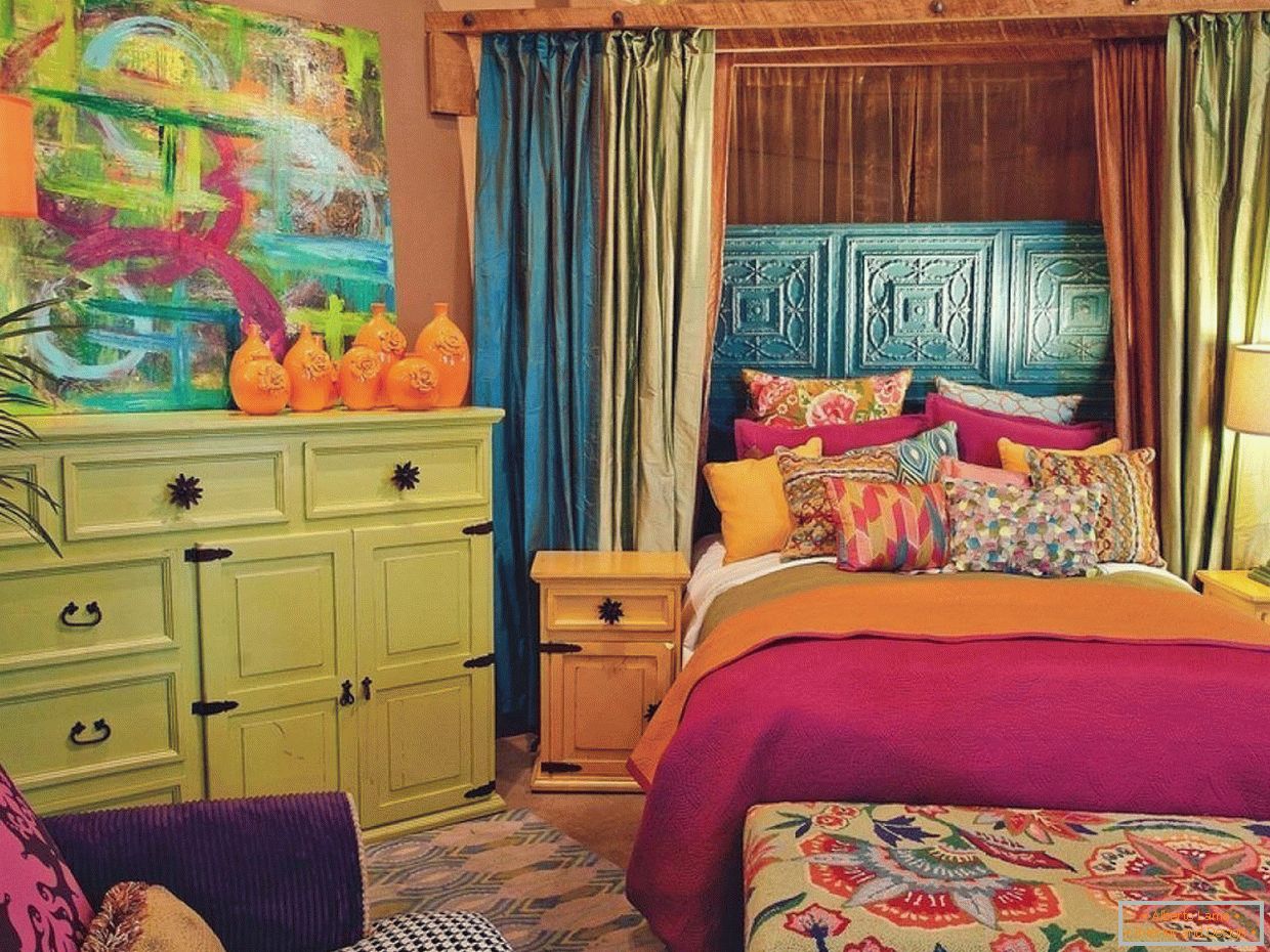 Wnętrze sypialni w jasnych kolorach