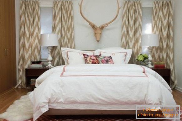 Piękny design zasłon sypialni w kolorze beżowym
