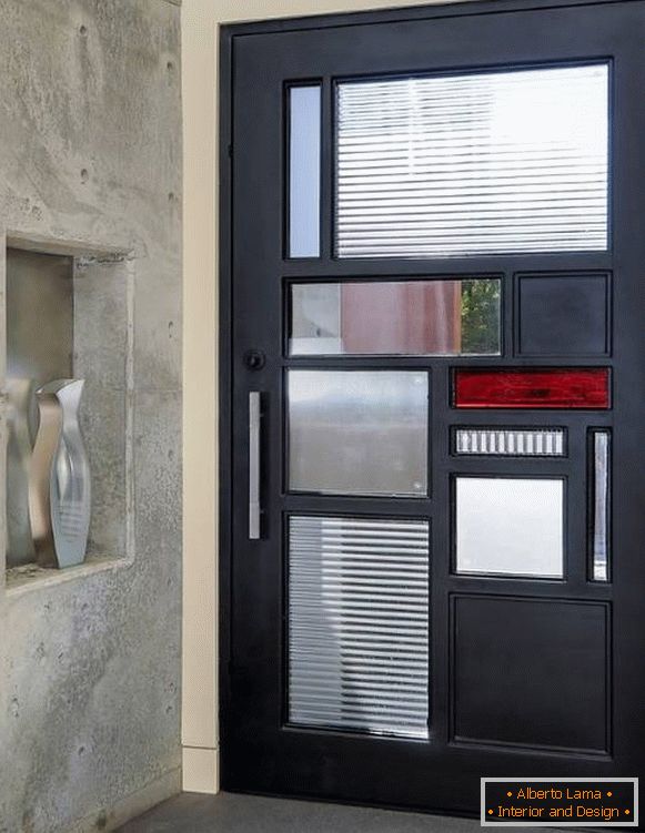 Piękne metalowe drzwi w nowoczesnym stylu