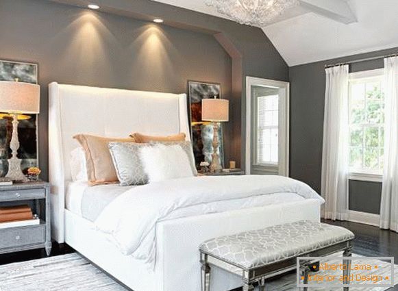 Obraz sypialni w nowoczesnym stylu z szarą farbą na ścianach