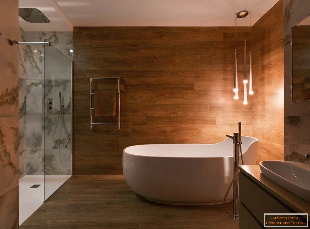 Drewno i marmur w łazience wnętrza