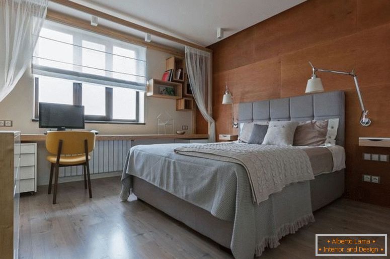 Współczesna sypialnia z drewnianą ścianą z zagłówkiem