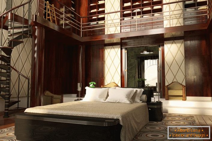Sypialnia z wysokimi sufitami jest dość elegancko urządzona. Przestrzeń jest zorganizowana funkcjonalnie i prosto. Spiralne schody prowadzą do imponującej garderoby.