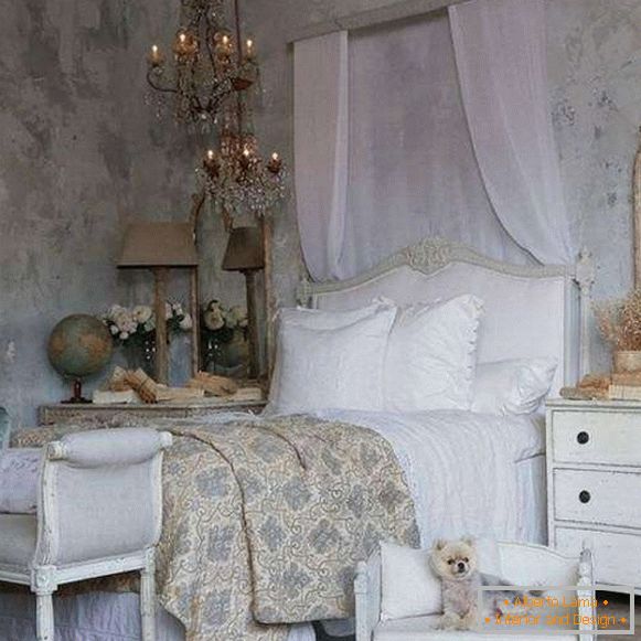 Sypialnia chebby chic - zdjęcie w odcieniach szarości