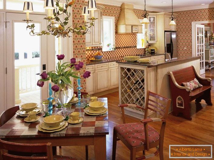 Styl wiejski jest idealny, jeśli chodzi o dekorowanie przestrzeni kuchennej. Mała kuchnia w wiejskim domu w wiejskim stylu to doskonałe miejsce na ciepłe rodzinne spotkania.