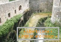 Starożytne ufortyfikowane miasto Fougeres. Bretania, Francja