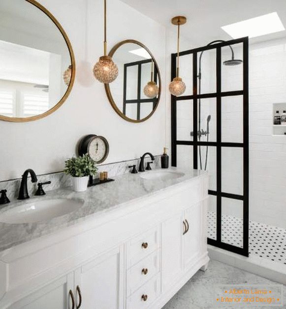 Stylowy design łazienki ze szklanymi drzwiami prysznicowymi
