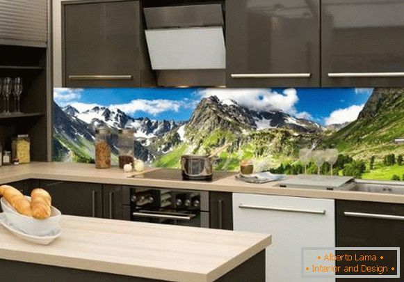 Fartuch szklany do kuchni z krajobrazem - zdjęcie we wnętrzu