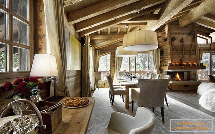 Pokój gościnny w stylu alpejskiego domku.