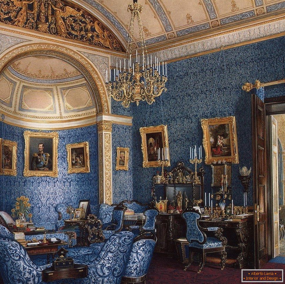 Wnętrze z niebieskimi ścianami i meblami