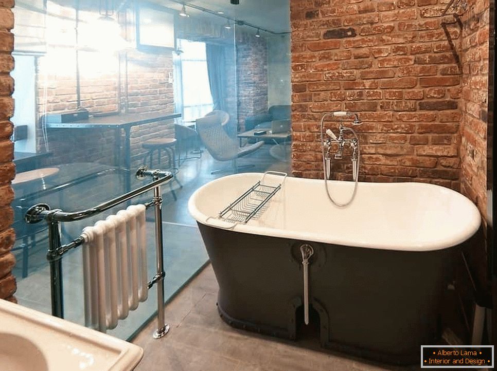 Luksusowa łazienka ze szklaną ścianą w stylu grunge
