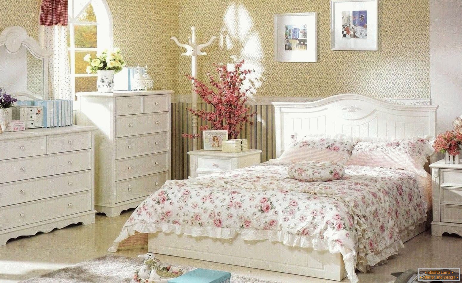 Żółto-różowa sypialnia