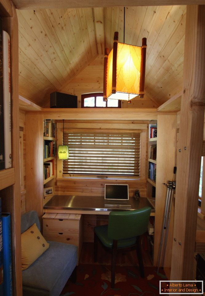 Wnętrze mały drewniany dom