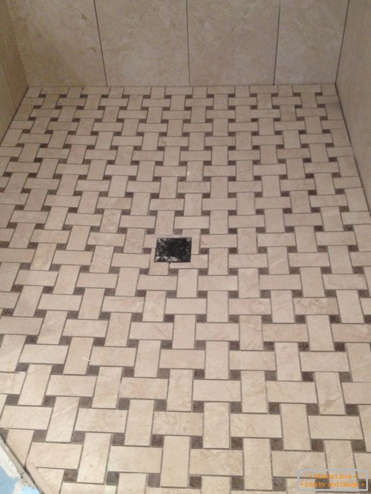 urzekająca dekoracja z podłogi prysznicowej w kolorze beżowo-kolorowym, a także w prostym kwadracie
