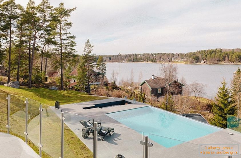 Widok z okna luksusowej willi w Szwecji