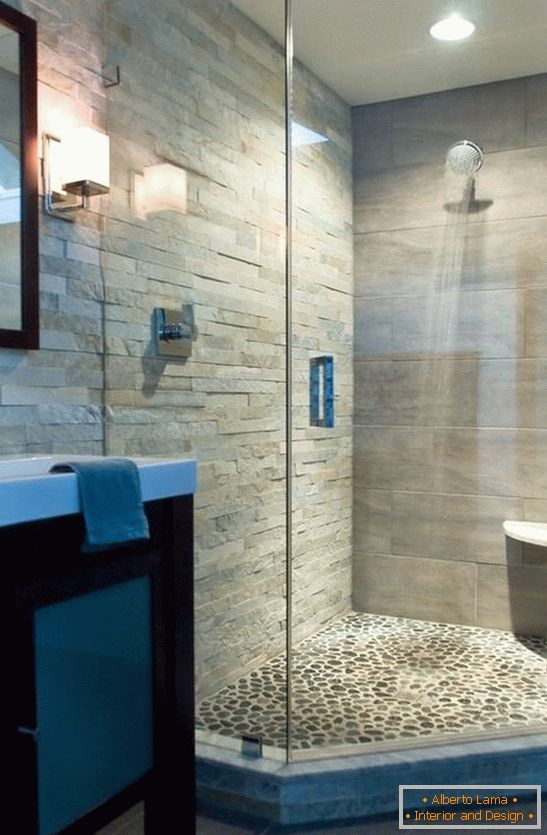 Ściany z kabiną prysznicową ze sztucznego kamienia