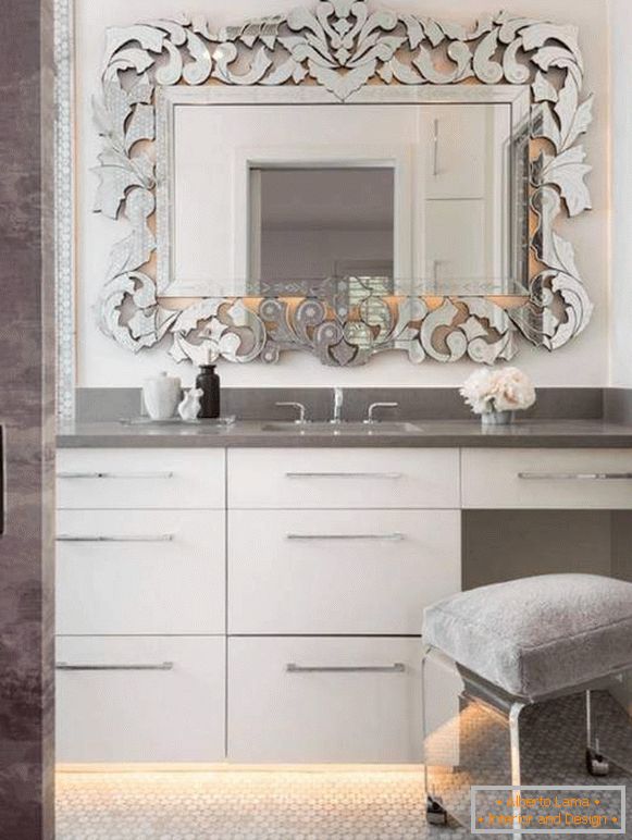 Dekoracyjne lustro w łazience zdjęcie projektu