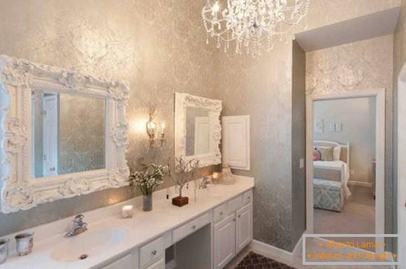 Klasyczne lustra łazienkowe z listwami stiukowymi