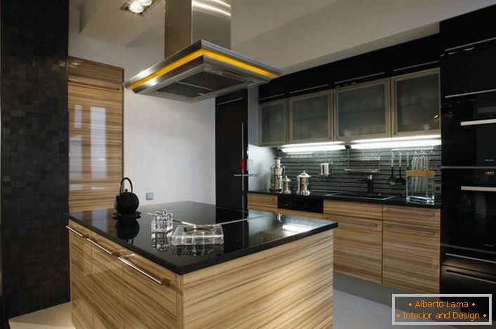 Kuchnie w stylu minimalizmu są atrakcyjne przy właściwym planowaniu. Charakterystyczną cechą stylu jest umieszczenie powierzchni roboczej kuchni na środku pokoju.